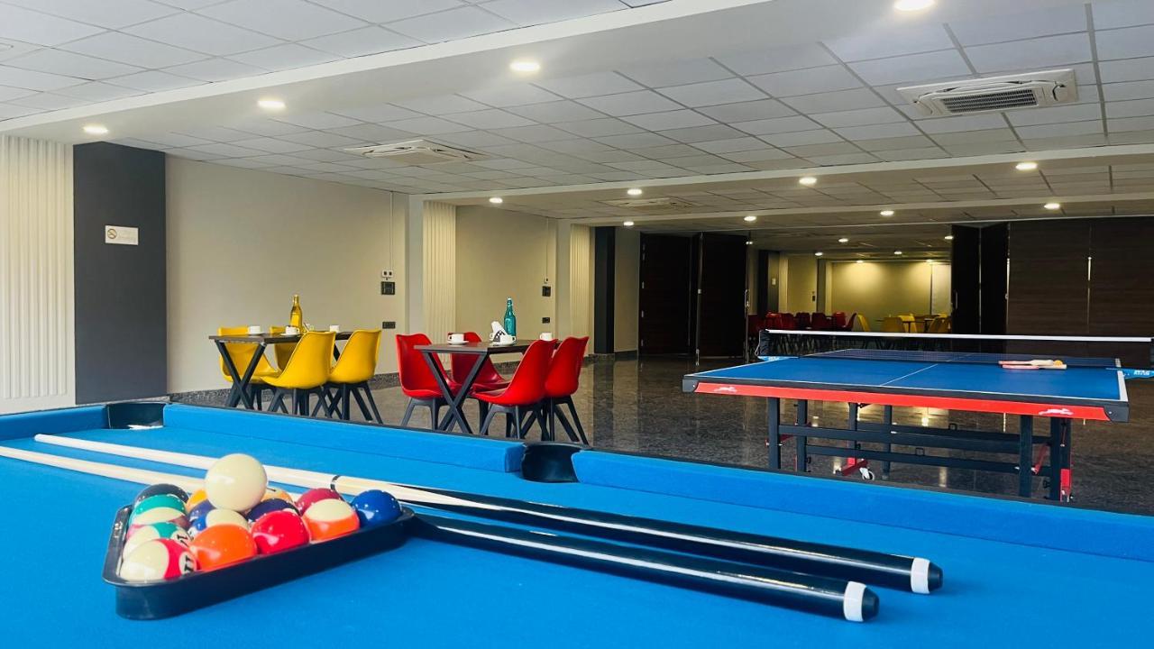 Zen Suites Gurgaon - Luxe Stays Collection Екстер'єр фото
