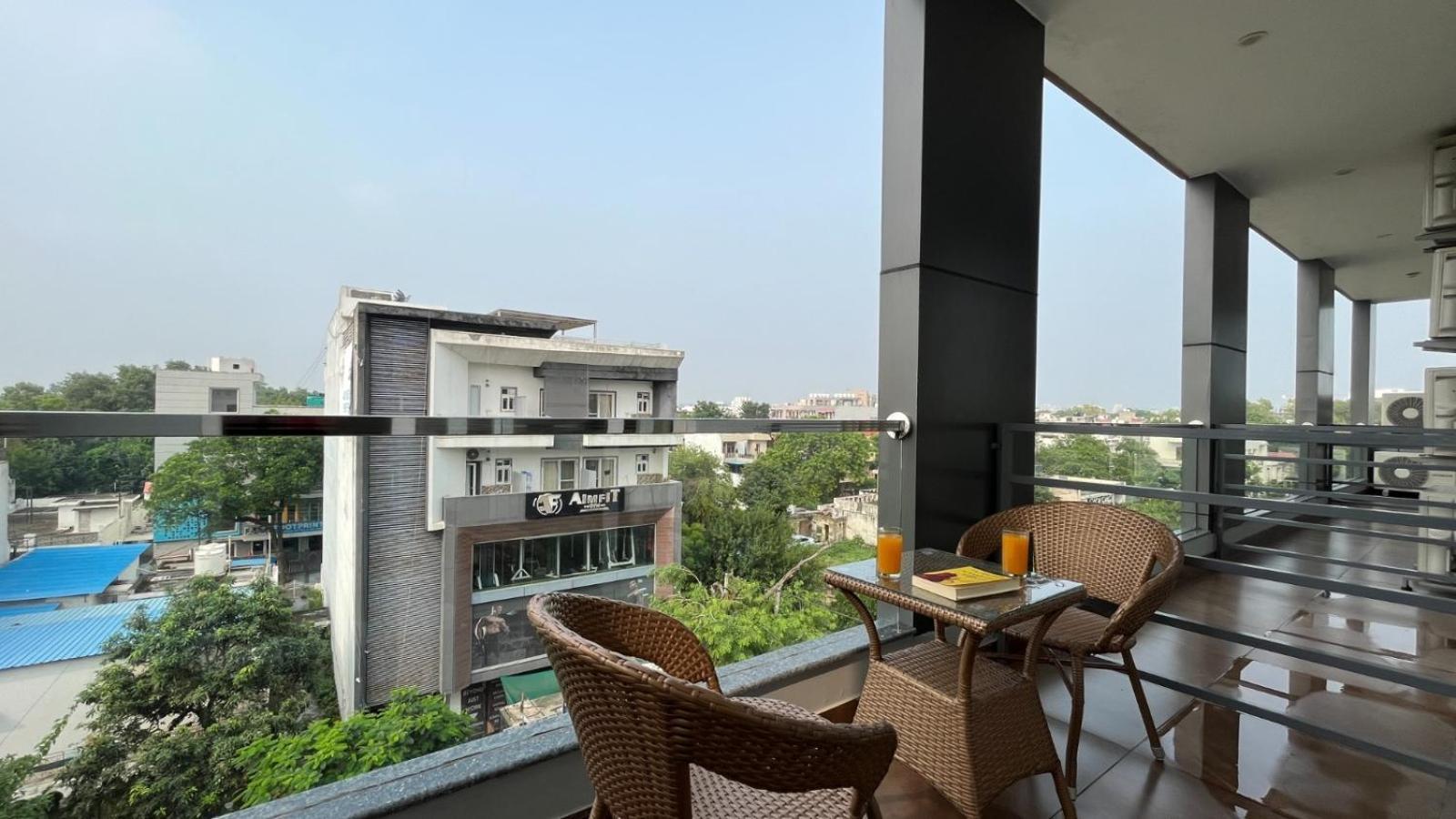 Zen Suites Gurgaon - Luxe Stays Collection Екстер'єр фото
